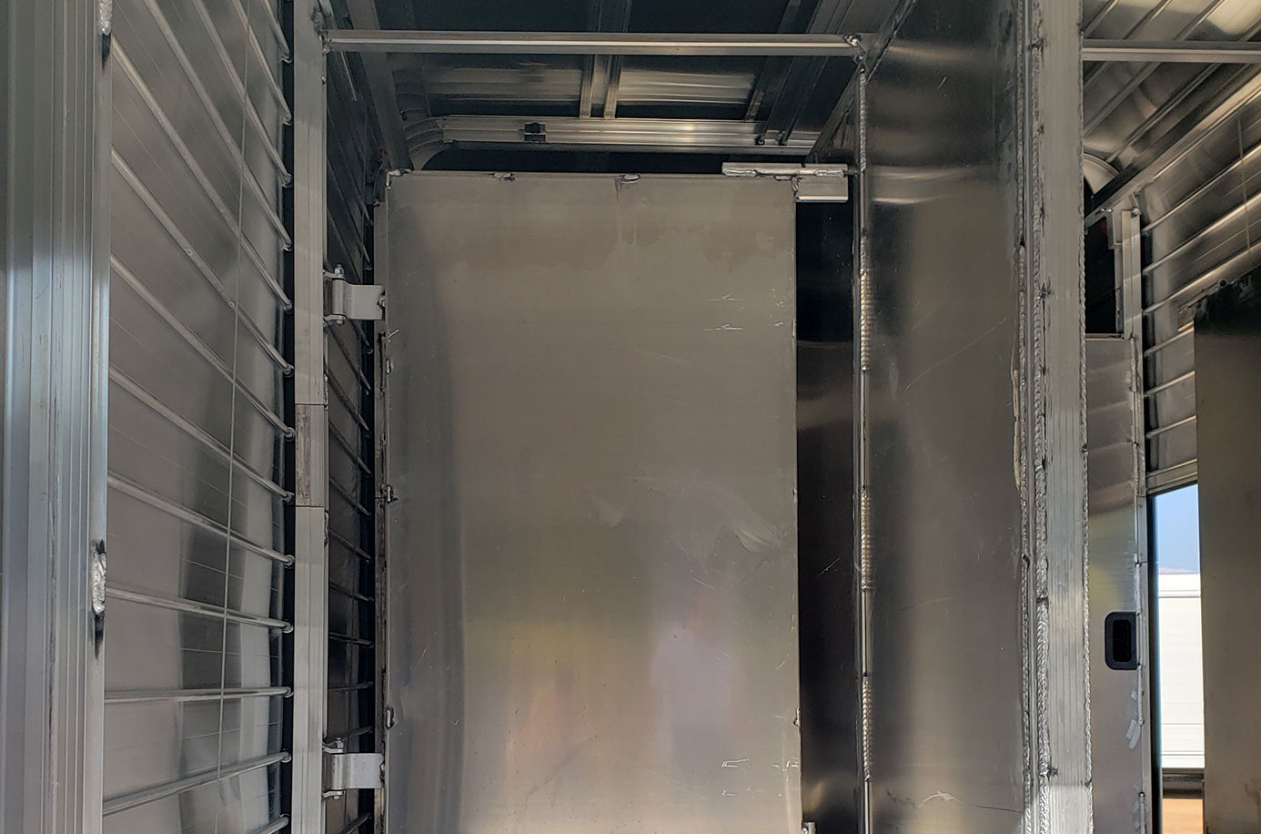Available Option | Aluminum Swing Bay Partitions